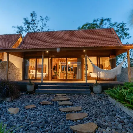 Kubu Gede Uluwatu酒店