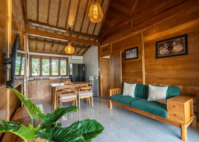 Pensión Kubu Gede 4*